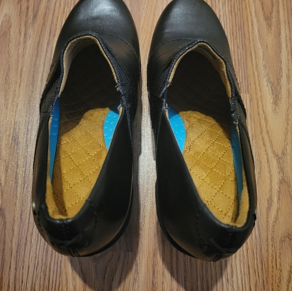 MOZO Divine Platform Wedge Black Leather Pump, 9.5 - Picture 7 of 8